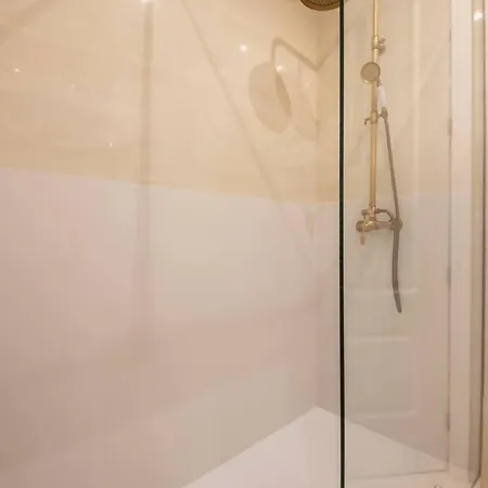 Lujo Y Comodidad Tu Refugio Con Estilo Y Amplitud Appartamento